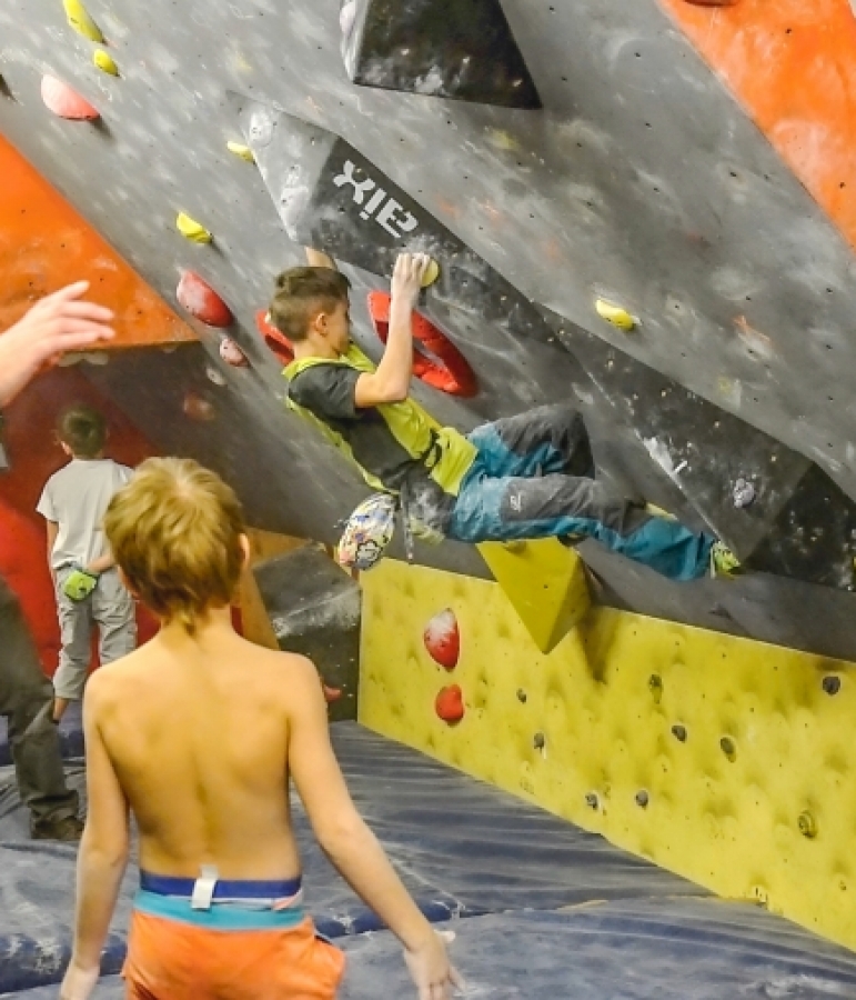 Foto k článku Lezení pro školy - bouldering